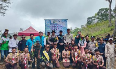 Kapolsek Kalibunder Akp Dodi Ikuti Penanaman Pohon Peringati Hari Bumi Sedunia 2026